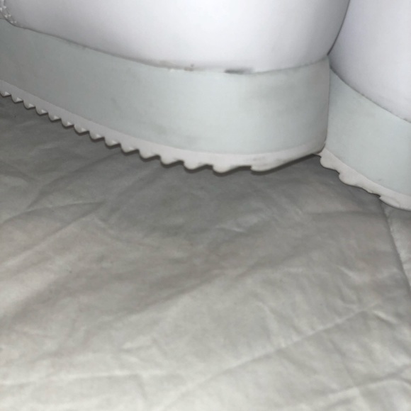 💖G BY GUESS white and gold guess logo sneakers - Picture 8 of 8